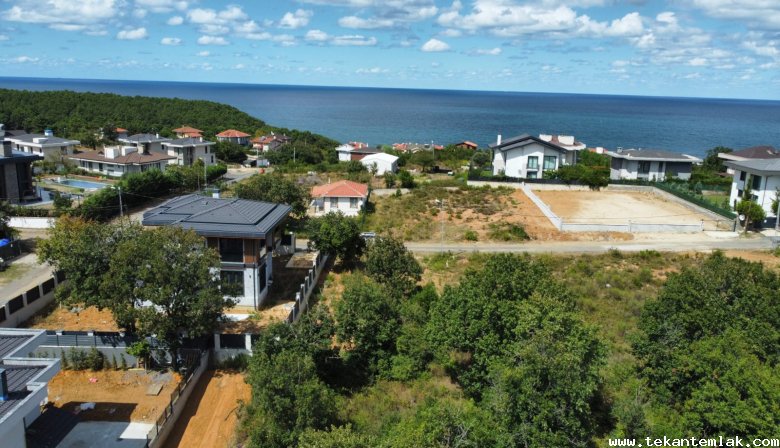 RİVANIN DEĞERLİ KONUMUNDA, VİLLA YAPIMINA UYGUN ARSAv
