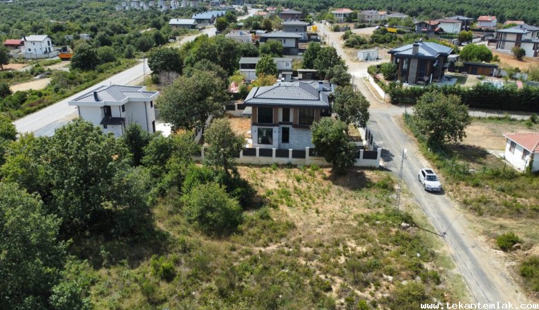 RİVANIN DEĞERLİ KONUMUNDA, VİLLA YAPIMINA UYGUN ARSAv