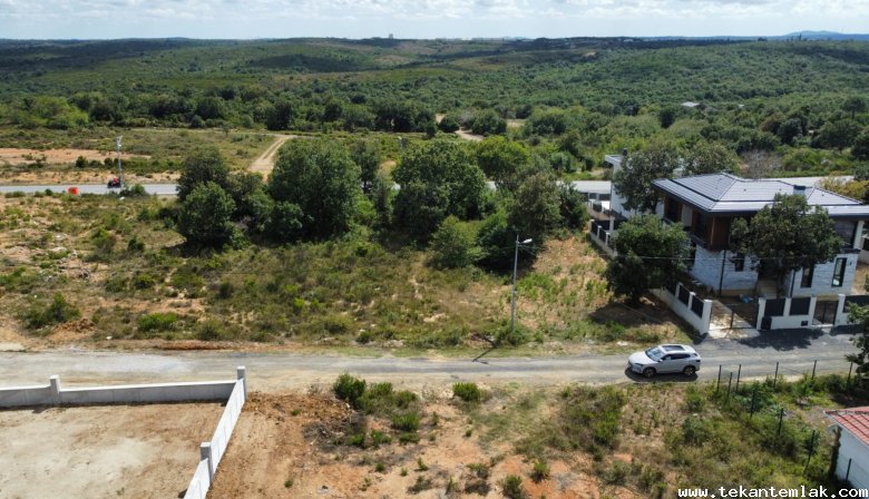 RİVANIN DEĞERLİ KONUMUNDA, VİLLA YAPIMINA UYGUN ARSAv