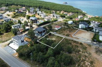 RİVANIN DEĞERLİ KONUMUNDA, VİLLA YAPIMINA UYGUN ARSAv