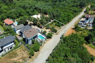 RİVA'DA 470m² YEŞİL ALANA BİTİŞİK ÖZEL KONUMLU KÖŞE ARSA
