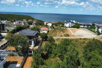 RİVANIN DEĞERLİ KONUMUNDA, VİLLA YAPIMINA UYGUN ARSAv