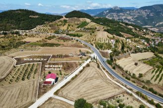 SAKARYA GEYVE DE 10 DÖNÜM MEYVE BAHÇESİ VE DUBLEKS ÇİFTLİK EVİ