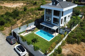 DOĞA DENİZ ADA VE HAVUZ MANZARASI | RİVADA EŞSİZ YAŞAM