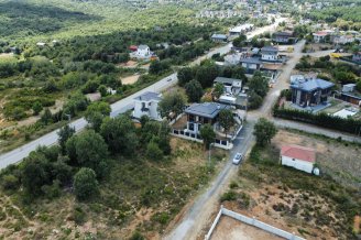 RİVANIN DEĞERLİ KONUMUNDA, VİLLA YAPIMINA UYGUN ARSAv