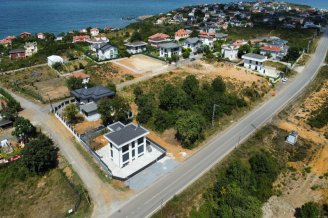 RİVANIN DEĞERLİ KONUMUNDA, VİLLA YAPIMINA UYGUN ARSAv